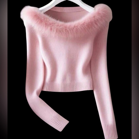 Sweaters - Very Pink Pullover Sweater W/ Faux Fur neckline. NWOT
